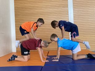 Klasse 5a: Akrobatik