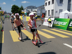 Tour de Suisse begeistert Kinder in Nottwil