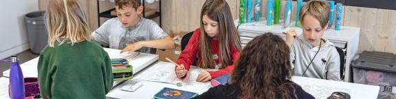 Primarschulkinder am Lernen